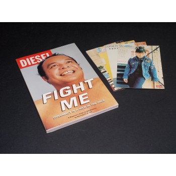 FIGHT ME - DIPLOMACY IS A KICK IN THE FACE (in inglese) di W. K. Lee  + 8 cartoline (Diesel 1997)